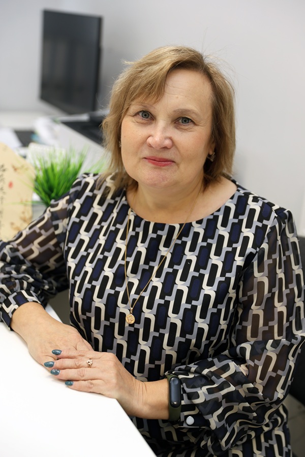 <h4>Тихонова Марина Юрьевна</h4> <p>преподаватель колледжа ЮУрГГПУ</p> 