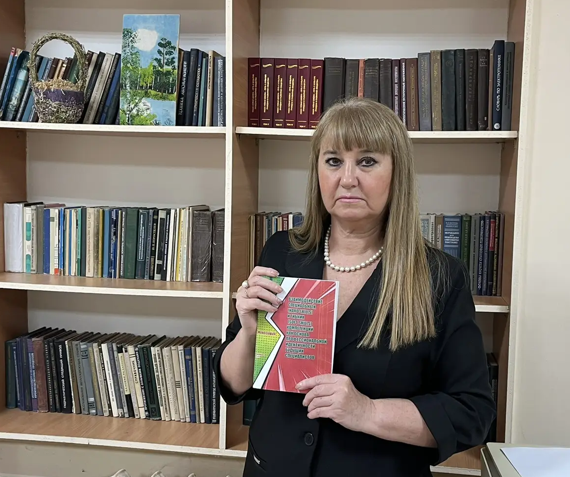 Профессор ЮУрГГПУ издала монографию о взаимодействии компетенций